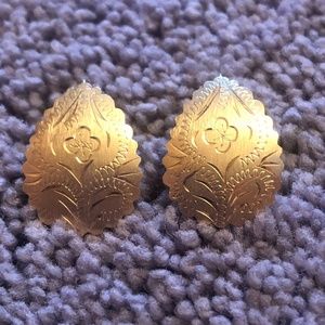 Gold earrings
